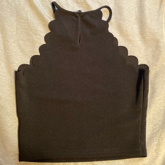 Scalloped Black Halter Neck Crop Tank Top - Picture 3 of 3